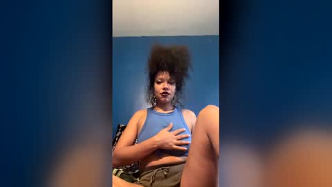 Strawberries X Straps online show from January 5, 7:50 pm