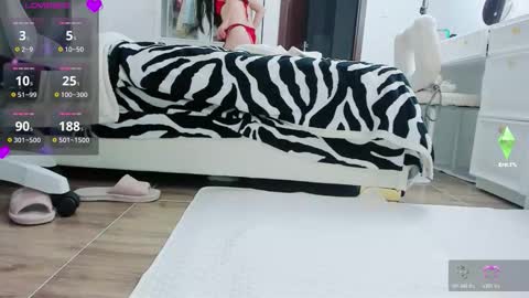 strawberry_loveee online show from November 11, 4:15 pm