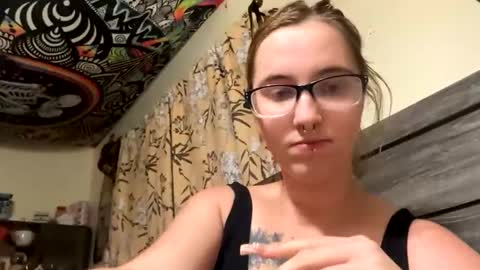 strawberrykiss2004 online show from June 8, 1:01 am