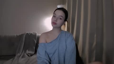 Snapshot of stuffed_cookie chatting on January 27, 11:43 am Mary online show from January 27, 11:43 am