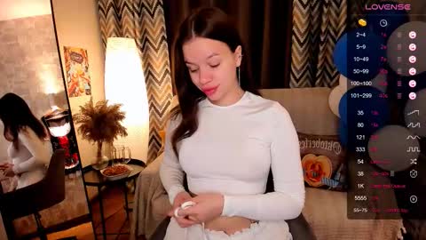 Snapshot of stuffed_cookie chatting on October 2, 2:05 am Mary online show from October 2, 2:05 am