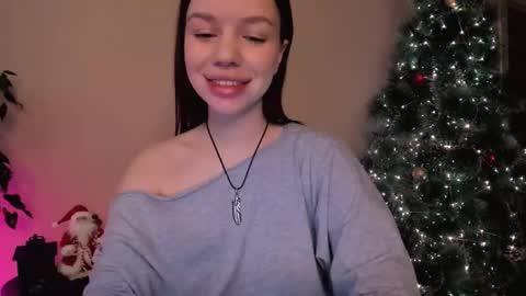 Snapshot of stuffed_cookie chatting on December 29, 3:00 am Mary online show from December 29, 3:00 am