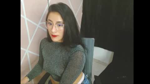 Snapshot of submissiveemily chatting on October 17, 8:01 pm submissiveemily online show from October 17, 8:01 pm