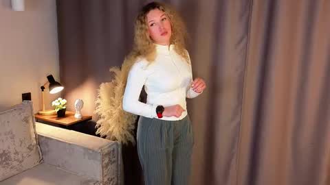 Sue online show from November 18, 1:12 pm