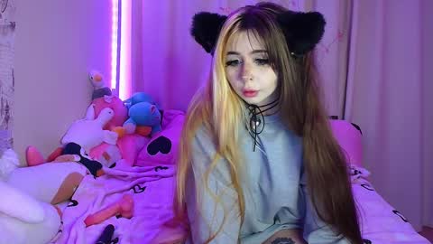 Snapshot of suemeow chatting on January 13, 12:30 am Sue online show from January 13, 12:30 am