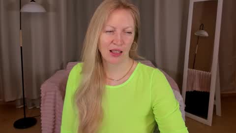 sugamomy online show from December 17, 1:11 am