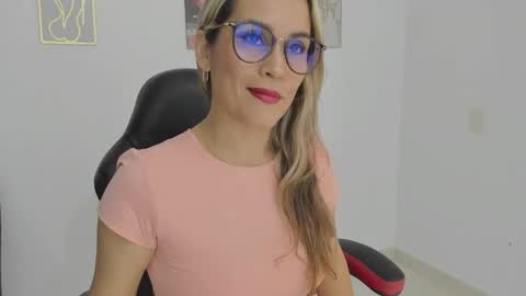 sugar_milff online show from November 21, 2:19 pm