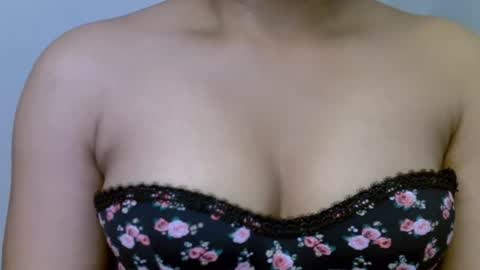 Ella online show from February 16, 8:09 pm