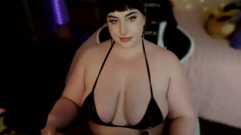 Lucy Love online show from April 9, 9:31 pm