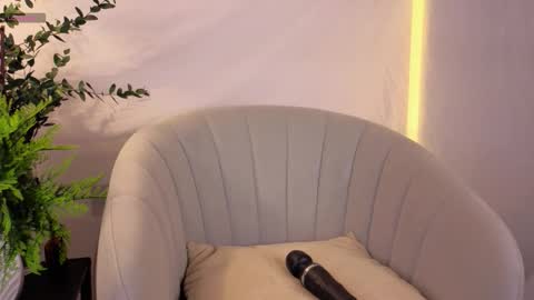 Becky online show from December 4, 1:30 am