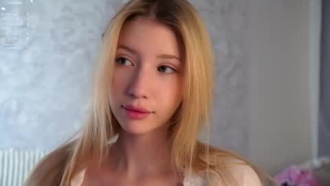 Lily online show from April 19, 3:12 pm