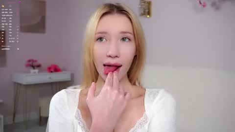 Lily online show from March 5, 3:19 pm