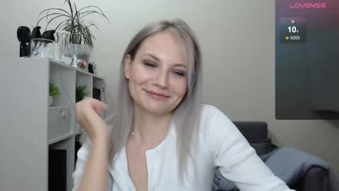 Naomi online show from January 7, 8:42 pm