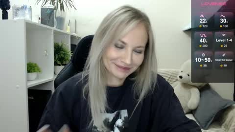 Naomi online show from October 28, 5:02 am