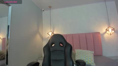  S U N N Y online show from November 10, 12:33 pm