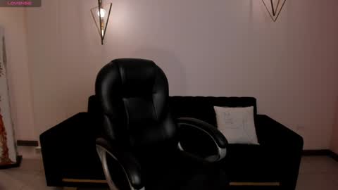 Snapshot of sunnyrivers_ chatting on January 25, 10:51 am Sunny Rivers online show from January 25, 10:51 am