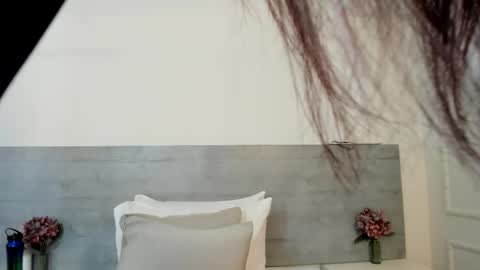 sunnywhitee online show from June 1, 7:15 pm
