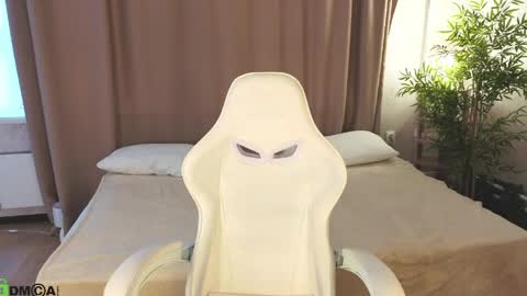 Annie online show from April 2, 1:14 am