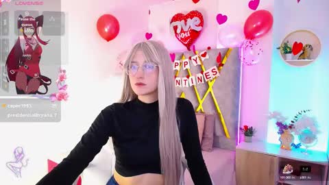 Snapshot of susan_hottye_ chatting on February 8, 11:33 am Susan online show from February 8, 11:33 am