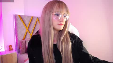 Snapshot of susan_hottye_ chatting on December 17, 11:49 am Susan online show from December 17, 11:49 am