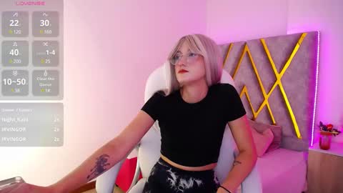 Snapshot of susan_hottye_ chatting on February 5, 11:34 am Susan online show from February 5, 11:34 am