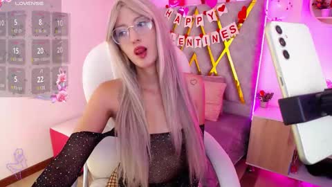 Snapshot of susan_hottye_ chatting on February 12, 11:51 am Susan online show from February 12, 11:51 am