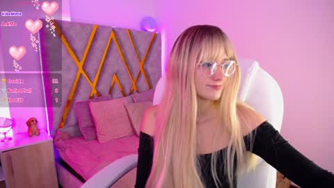 Snapshot of susan_hottye_ chatting on December 15, 12:49 pm Susan online show from December 15, 12:49 pm