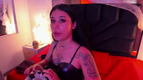 susanvilla online show from October 27, 7:52 pm