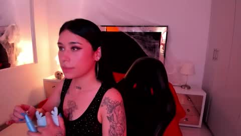 susanvilla online show from October 21, 7:40 pm