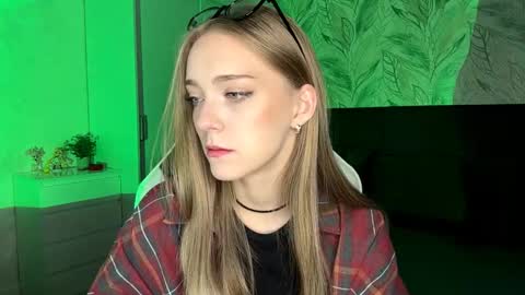 Jessica online show from November 10, 5:30 pm