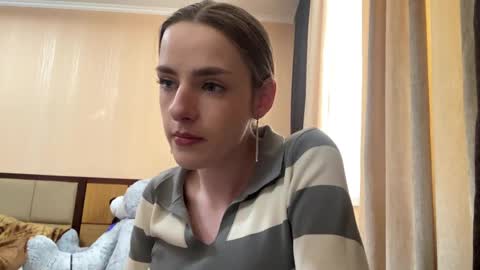 Emila online show from May 14, 1:28 pm