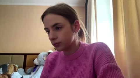Emila online show from May 25, 1:10 pm