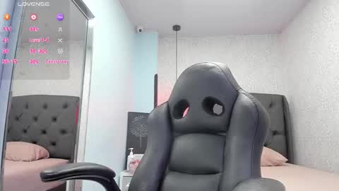 S U Z E T  online show from November 12, 7:56 pm