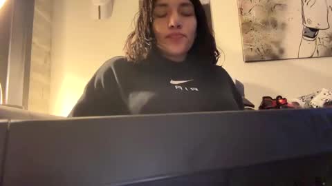 Suzy online show from November 22, 4:26 am