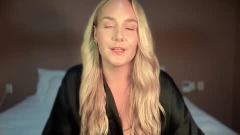 Swedish Candii online show from October 12, 4:15 am