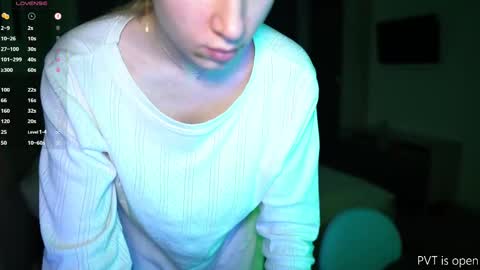 Snapshot of sweet__michelle chatting on October 31, 10:36 pm Michelle online show from October 31, 10:36 pm