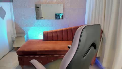 Snapshot of sweet_alice_m chatting on January 25, 1:14 pm Alice online show from January 25, 1:14 pm