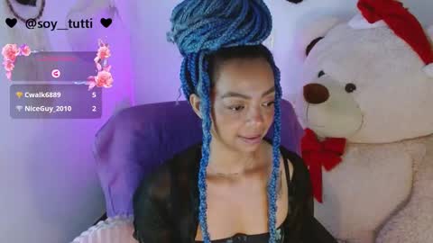 Snapshot of sweet_bluee chatting on December 22, 12:49 pm Tutti  online show from December 22, 12:49 pm