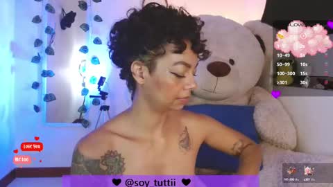 Snapshot of sweet_bluee chatting on February 23, 12:04 am Tutti  online show from February 23, 12:04 am