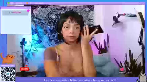 Snapshot of sweet_bluee chatting on September 9, 1:33 pm Tutti  online show from September 9, 1:33 pm