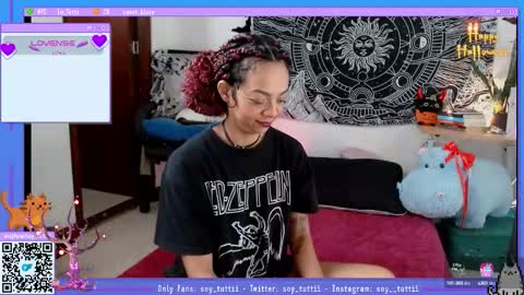 Snapshot of sweet_bluee chatting on October 15, 9:17 pm Tutti  online show from October 15, 9:17 pm