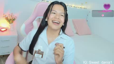 sweet_dania_ online show from September 25, 5:39 am