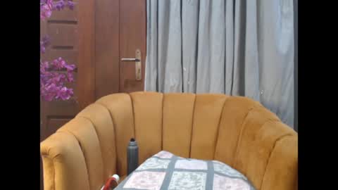 vivian online show from April 13, 9:54 am