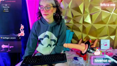  emmili  online show from September 19, 12:59 pm