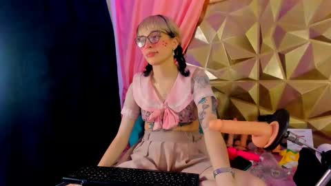  emmili  online show from October 1, 12:43 pm