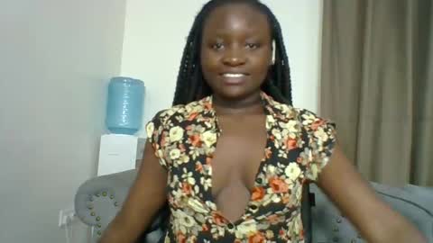 Snapshot of sweet_jenica chatting on January 4, 4:44 am ESTHER NEEMA online show from January 4, 4:44 am