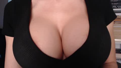 Jen online show from February 24, 4:33 am