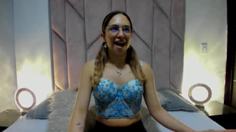 Snapshot of sweet_meelody chatting on September 29, 4:06 am Melody online show from September 29, 4:06 am