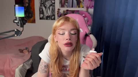 Snapshot of sweet_melissa133 chatting on December 7, 6:43 am Melissa. Join me on Fansly link in social medias online show from December 7, 6:43 am