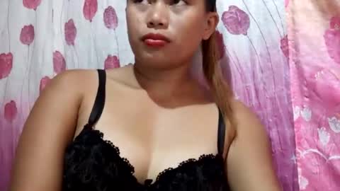 Snapshot of sweet_nina4uxx chatting on October 23, 5:24 am Nina online show from October 23, 5:24 am